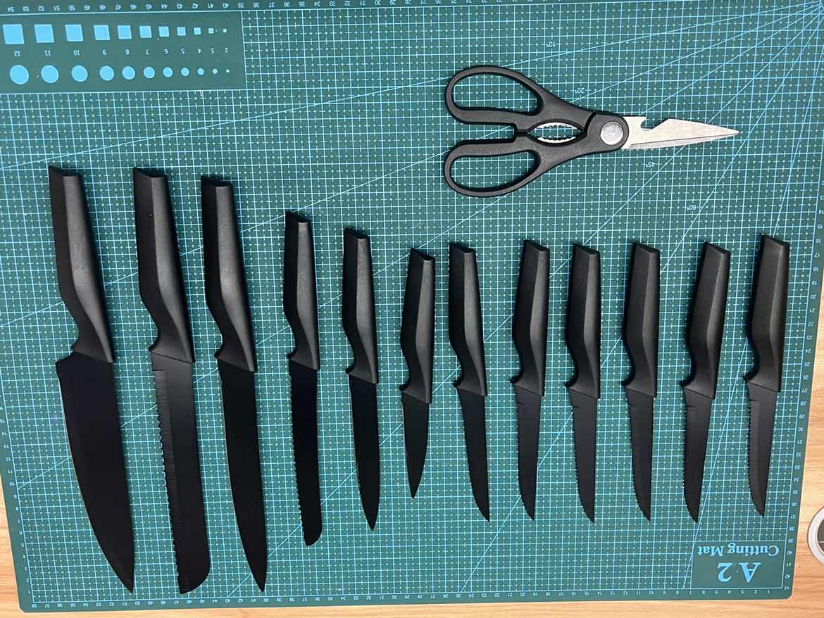 Knife Set, 14-Piece Kitchen Knife Set With Built-in Sharpener, High Carbon Stainless Steel Knives Block Sets, Dishwasher Safe, Black